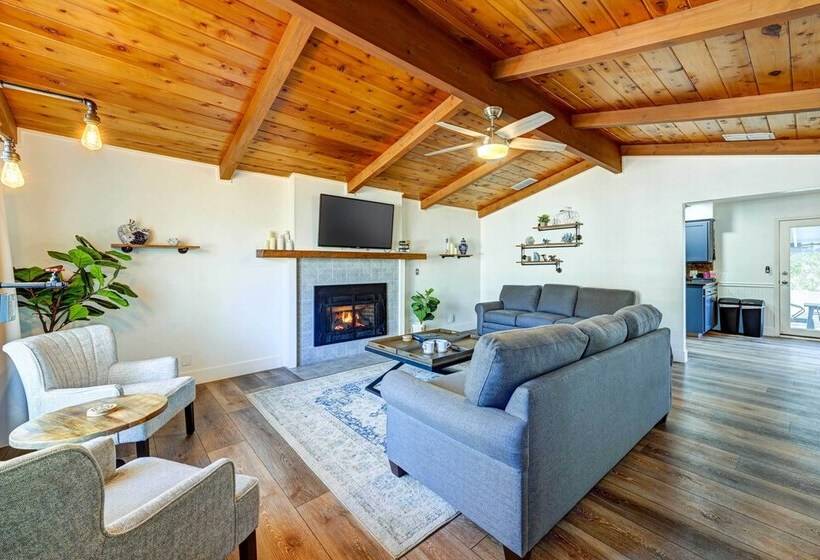 Dog Friendly Oakhurst Home: Walk To Downtown!