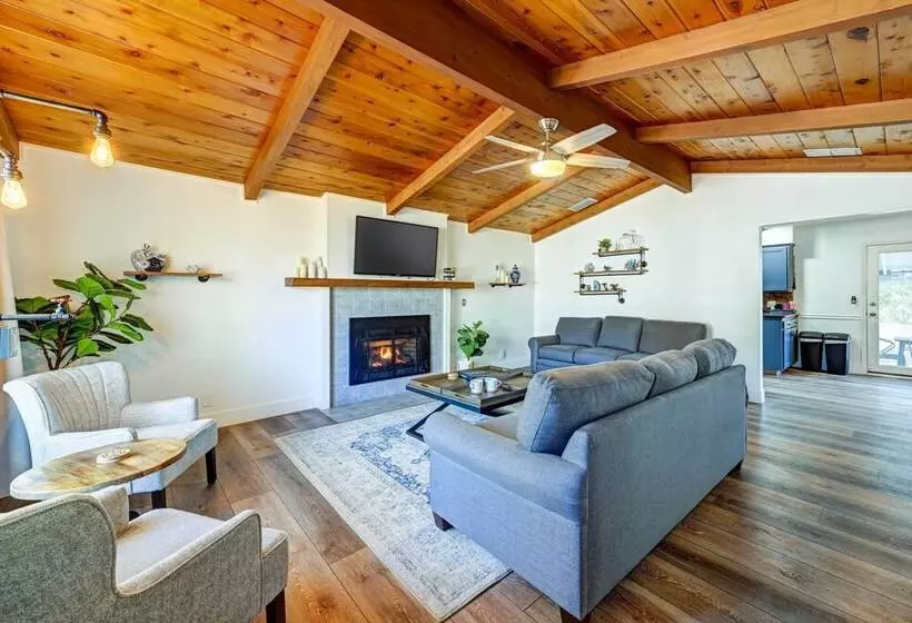 Dog Friendly Oakhurst Home: Walk To Downtown!