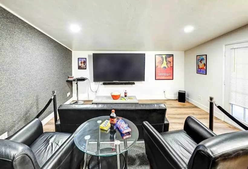 Dog Friendly Oakhurst Home: Walk To Downtown!