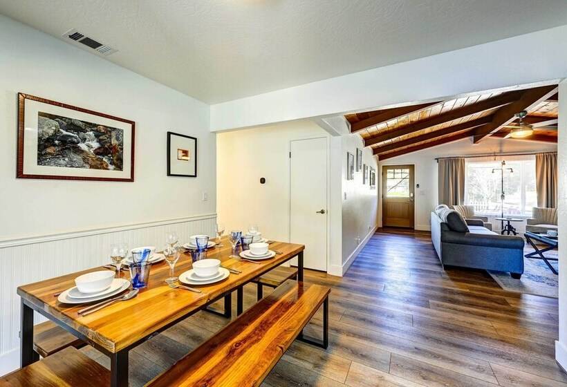 Dog Friendly Oakhurst Home: Walk To Downtown!