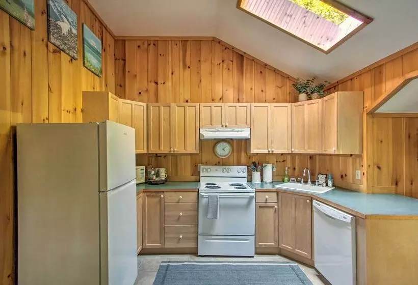 Elk Hideaway:  Ashford Cottage W/ Hot Tub!