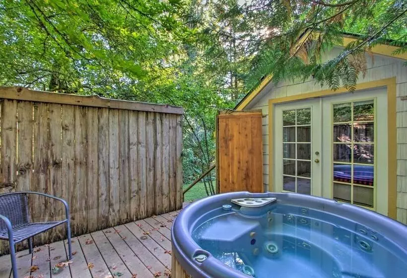 Elk Hideaway:  Ashford Cottage W/ Hot Tub!