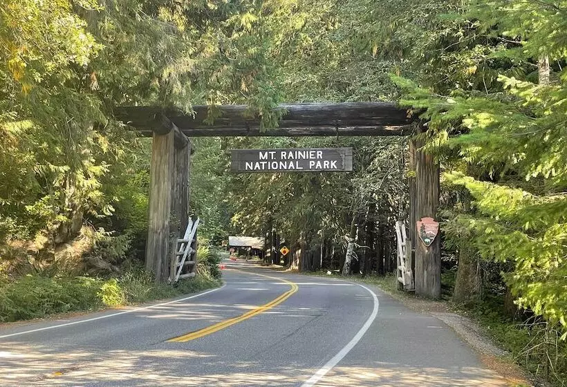 Elk Hideaway:  Ashford Cottage W/ Hot Tub!