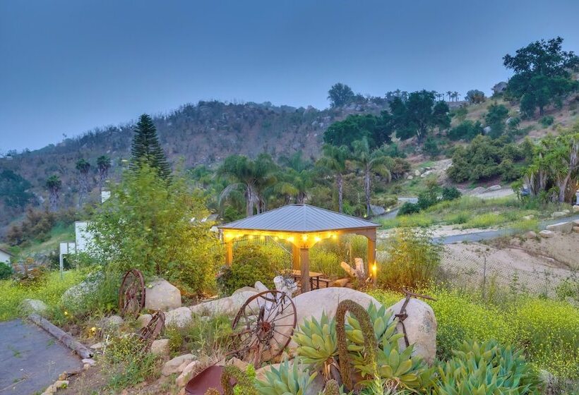Escondido Hilltop Home W/ Deck & Views!