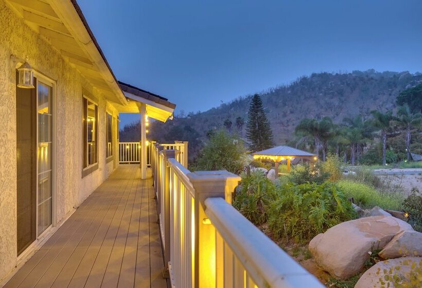 Escondido Hilltop Home W/ Deck & Views!