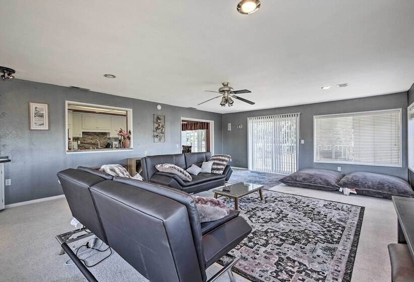 Escondido Hilltop Home W/ Deck & Views!