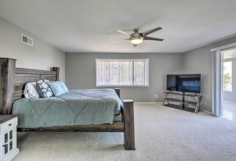 Escondido Hilltop Home W/ Deck & Views!