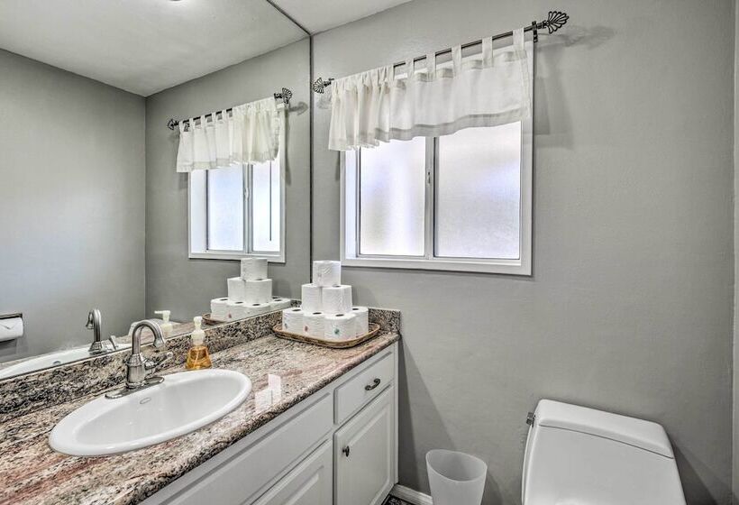 Escondido Hilltop Home W/ Deck & Views!