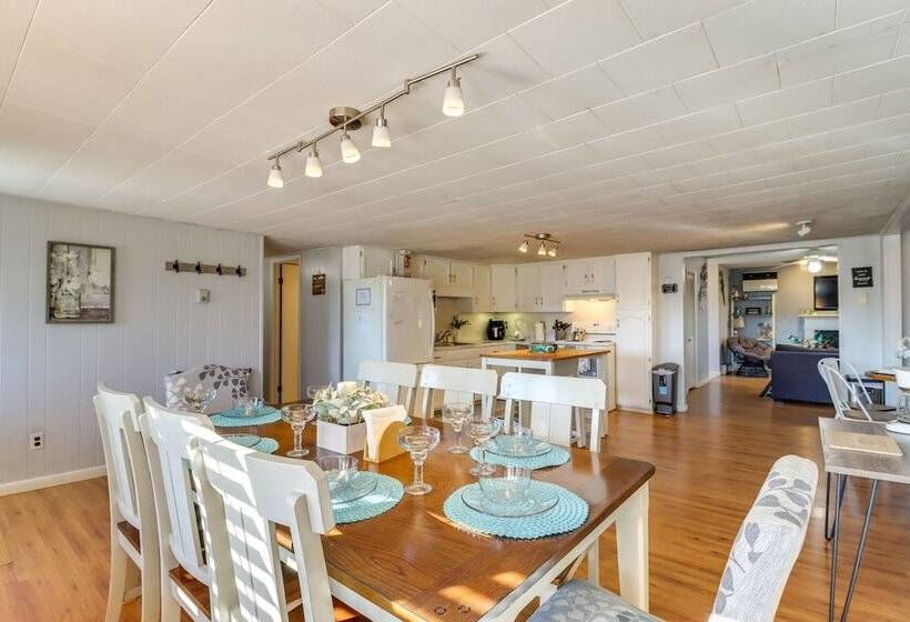 Happy Place By The Lake W/ Fire Pit: Walk To Beach