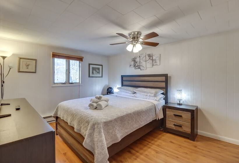 Happy Place By The Lake W/ Fire Pit: Walk To Beach