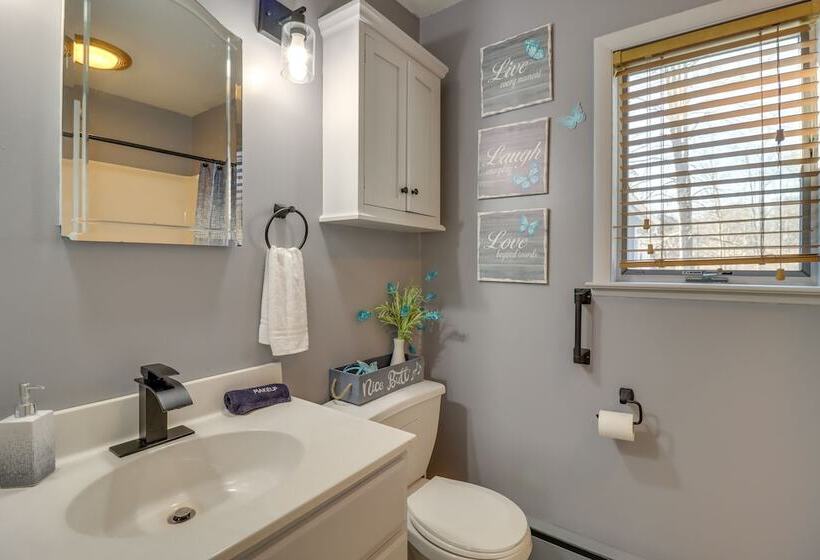 Happy Place By The Lake W/ Fire Pit: Walk To Beach