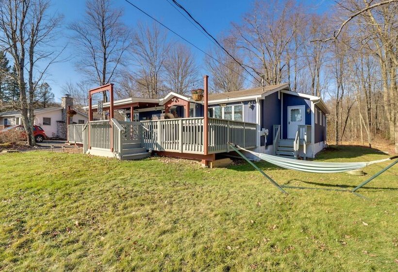 Happy Place By The Lake W/ Fire Pit: Walk To Beach