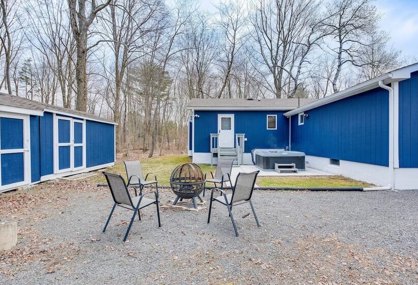 Happy Place By The Lake W/ Fire Pit: Walk To Beach