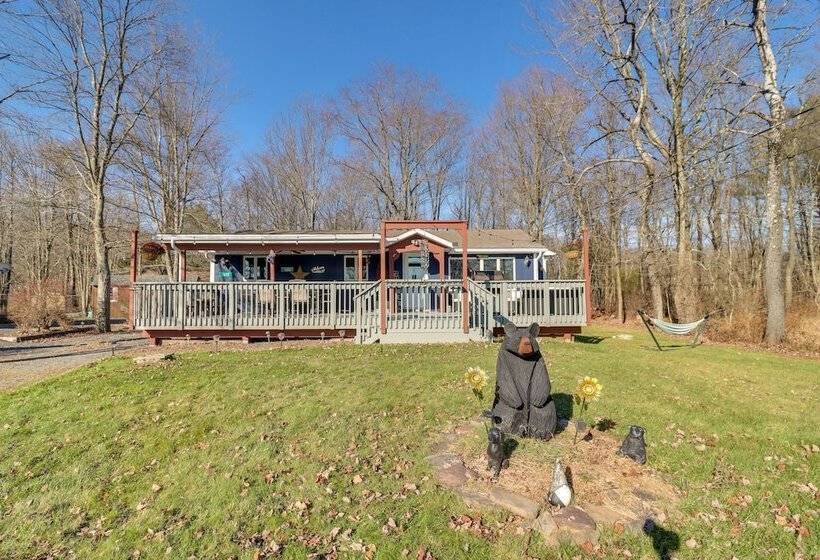 Happy Place By The Lake W/ Fire Pit: Walk To Beach