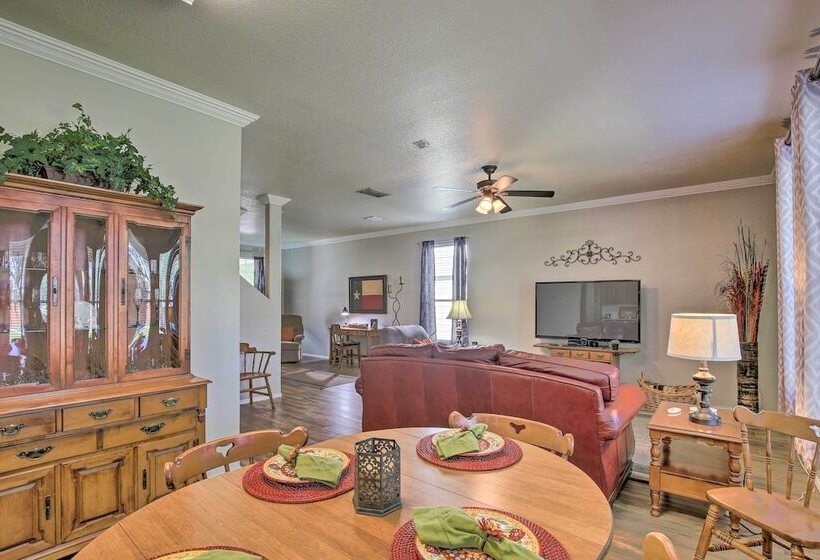 Hill Country Hideaway W/ Game Room & Patio!