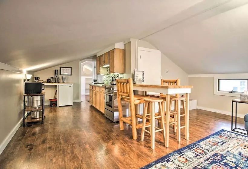 Idyllic Wallingford Retreat   Near Skiing & Hiking