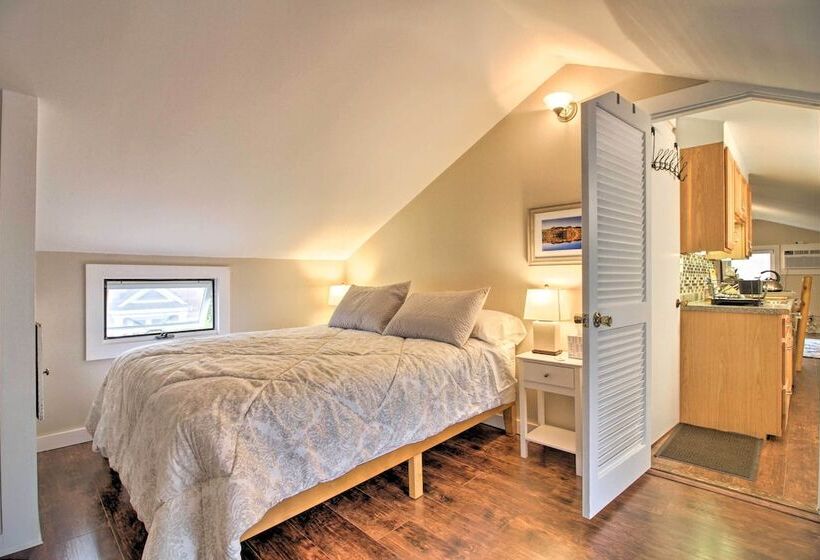 Idyllic Wallingford Retreat   Near Skiing & Hiking