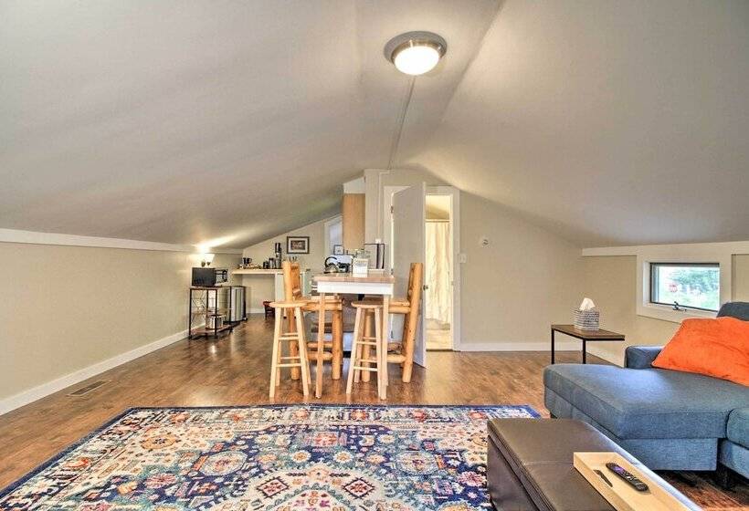 Idyllic Wallingford Retreat   Near Skiing & Hiking