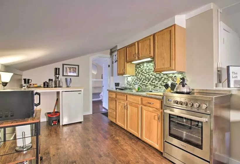 Idyllic Wallingford Retreat   Near Skiing & Hiking