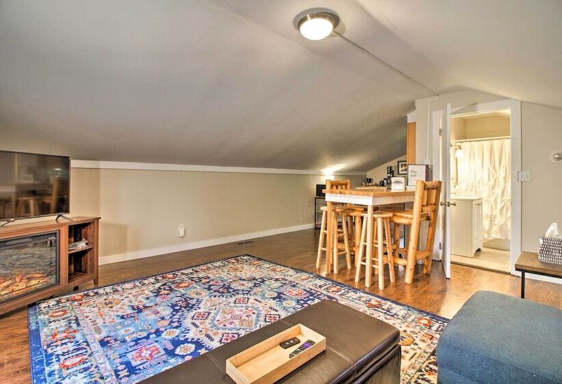 Idyllic Wallingford Retreat   Near Skiing & Hiking