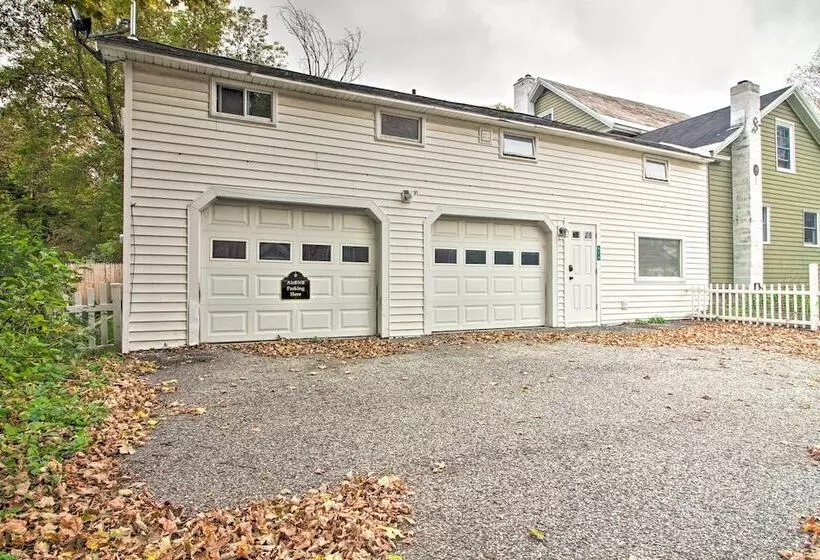 Idyllic Wallingford Retreat   Near Skiing & Hiking