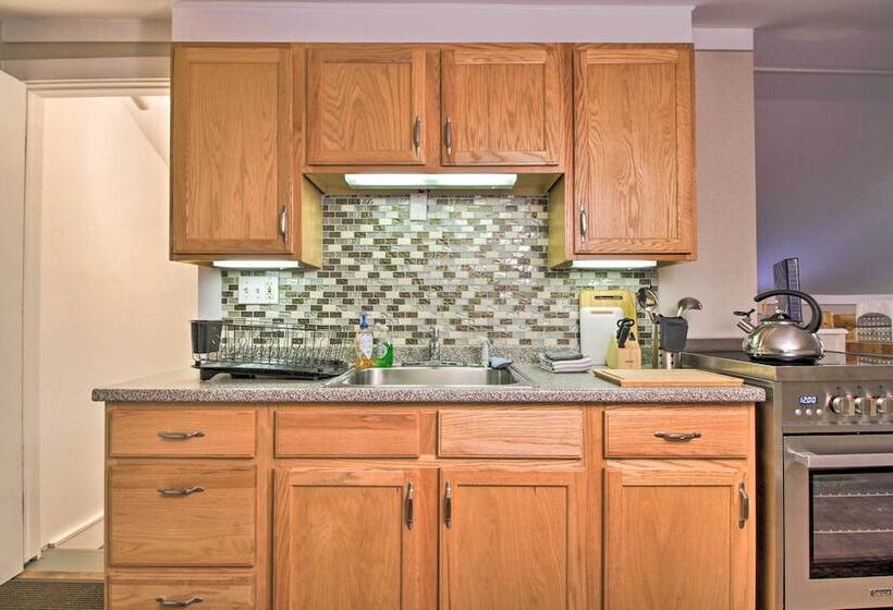 Idyllic Wallingford Retreat   Near Skiing & Hiking