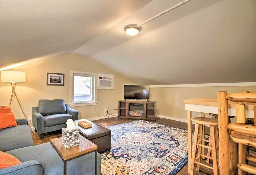 Idyllic Wallingford Retreat   Near Skiing & Hiking