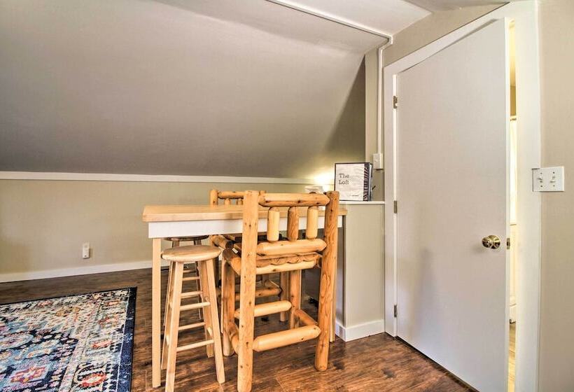 Idyllic Wallingford Retreat   Near Skiing & Hiking