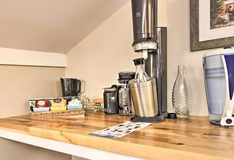 Idyllic Wallingford Retreat   Near Skiing & Hiking