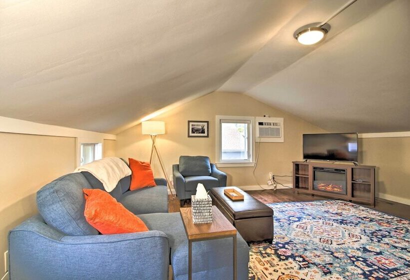 Idyllic Wallingford Retreat   Near Skiing & Hiking