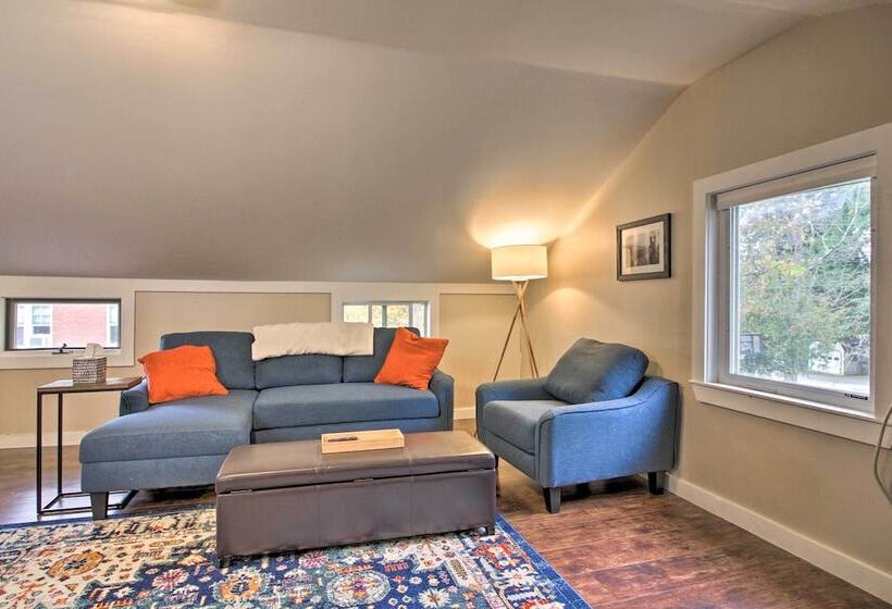 Idyllic Wallingford Retreat   Near Skiing & Hiking