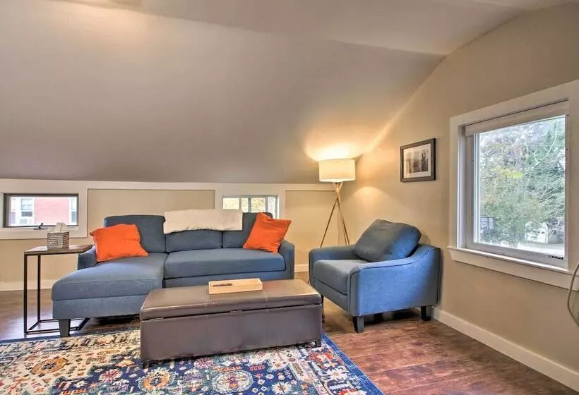 Idyllic Wallingford Retreat   Near Skiing & Hiking