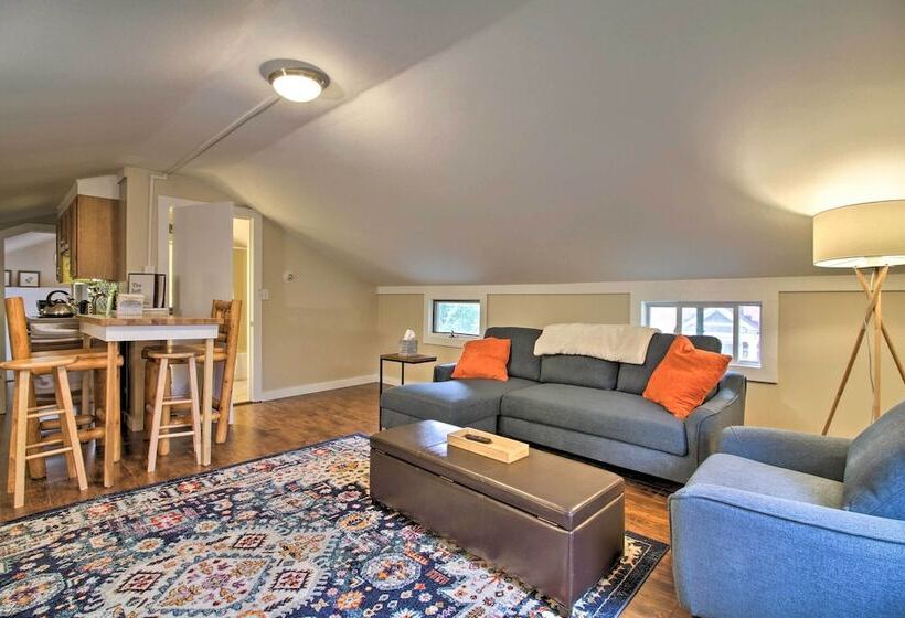 Idyllic Wallingford Retreat   Near Skiing & Hiking