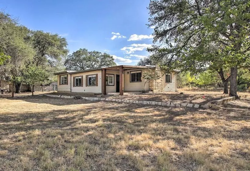 Lake Lbj Cabin: Walk To Parks & Boat Ramp!