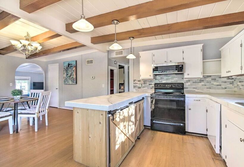 Lake Lbj Cabin: Walk To Parks & Boat Ramp!