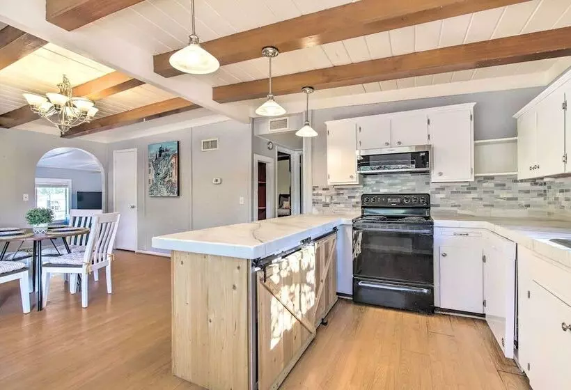 Lake Lbj Cabin: Walk To Parks & Boat Ramp!