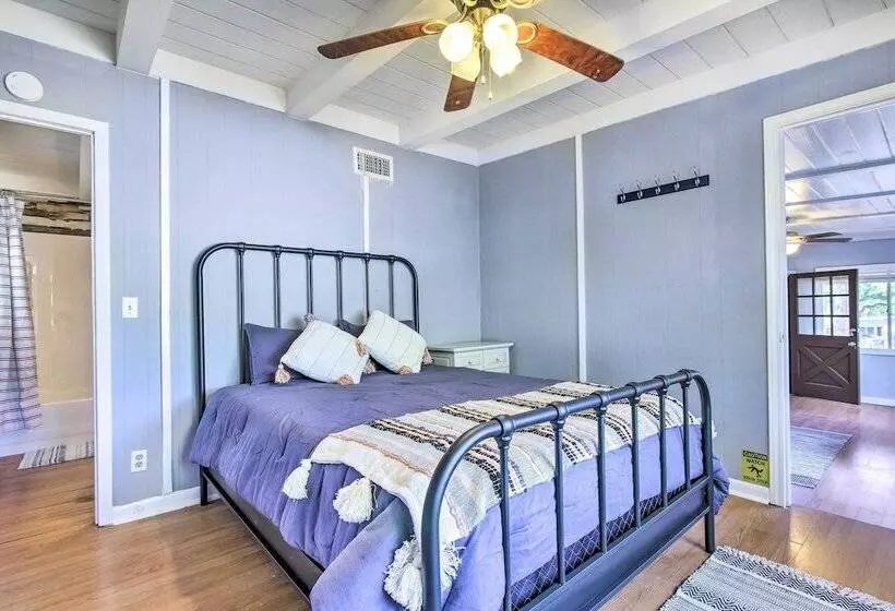 Lake Lbj Cabin: Walk To Parks & Boat Ramp!