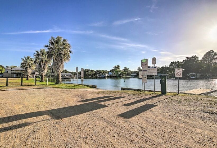 Lake Lbj Cabin: Walk To Parks & Boat Ramp!