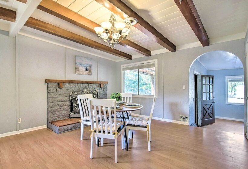 Lake Lbj Cabin: Walk To Parks & Boat Ramp!