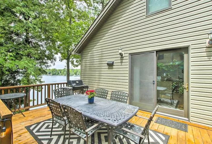 Lakefront Plymouth Cottage W/ Private Hot Tub