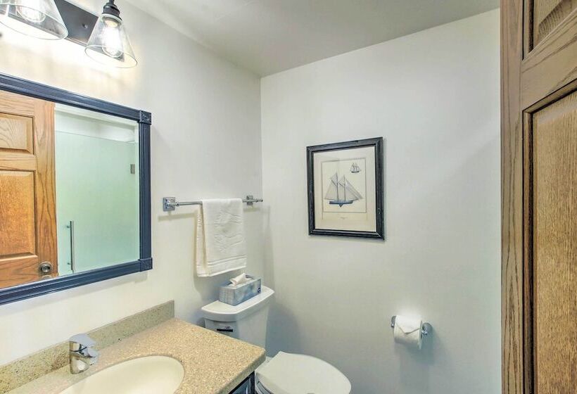 Lakefront Plymouth Cottage W/ Private Hot Tub