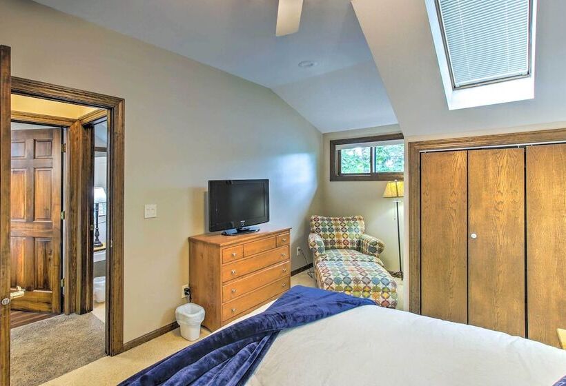 Lakefront Plymouth Cottage W/ Private Hot Tub