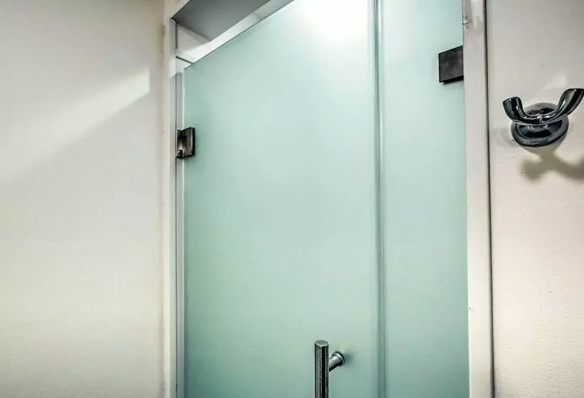 Lakefront Plymouth Cottage W/ Private Hot Tub