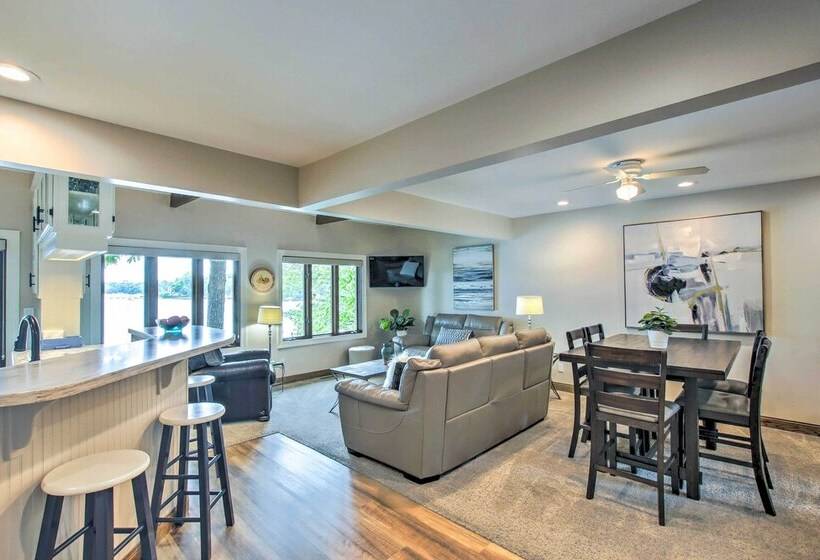 Lakefront Plymouth Cottage W/ Private Hot Tub