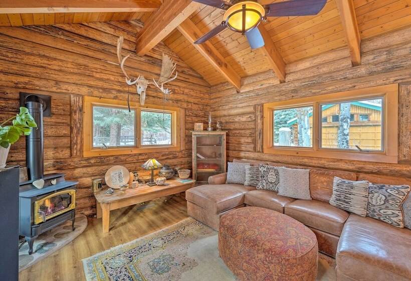 Life On Easy Street W/ Hot Tub: 7 Mi To Dwtn!