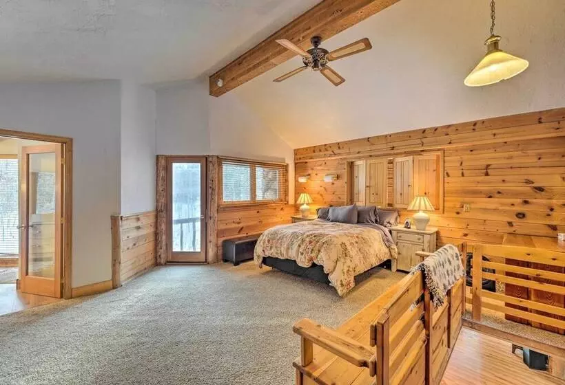 Life On Easy Street W/ Hot Tub: 7 Mi To Dwtn!