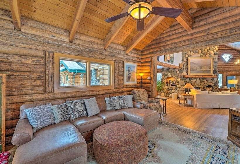 Life On Easy Street W/ Hot Tub: 7 Mi To Dwtn!