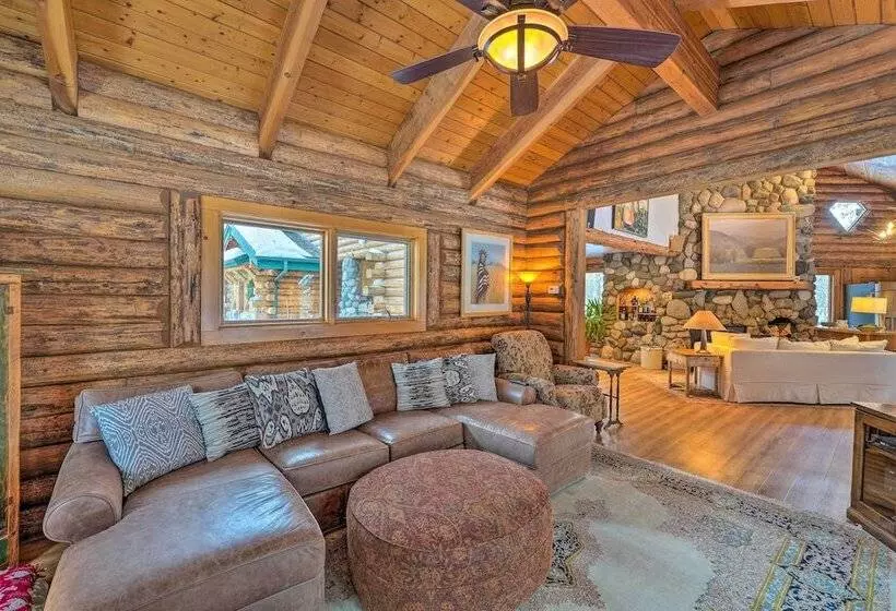 Life On Easy Street W/ Hot Tub: 7 Mi To Dwtn!