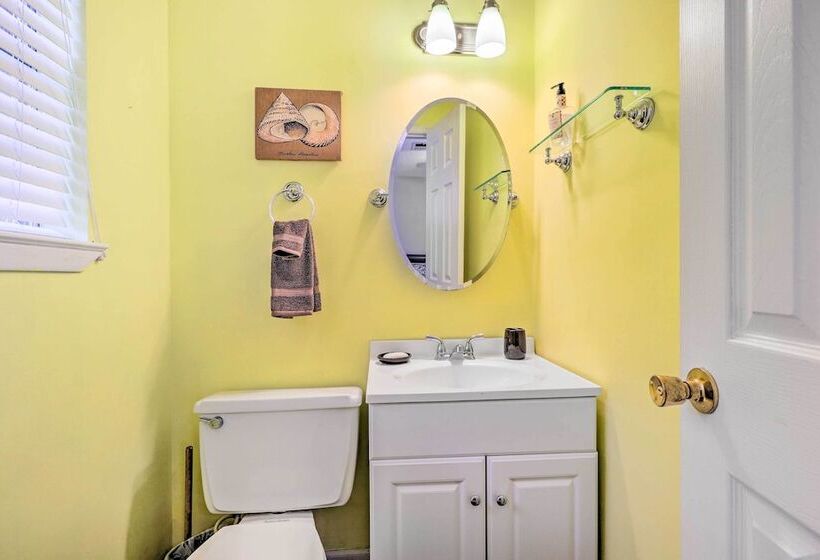 Long Beach Hideaway: Walk To Beach, Shops & Bars!