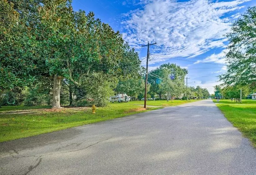 Long Beach Hideaway: Walk To Beach, Shops & Bars!